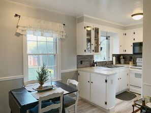 ث لاجة، ميكروويف، فرن، موقد طهي مسطح