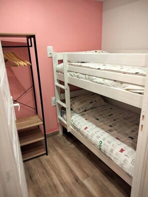 2 bedrooms, WiFi, bed sheets