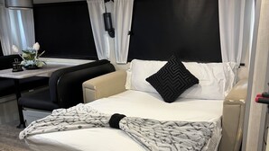 2 bedrooms, iron/ironing board, WiFi, bed sheets