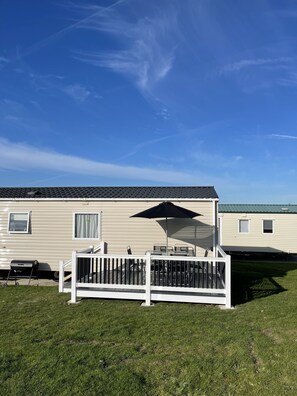 Terrace/patio - Fluffy Caravan Sleeps 4, Pet-Friendly (Isle of Sheppey)