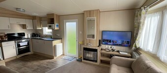 Fluffy Caravan Sleeps 4, Pet-Friendly