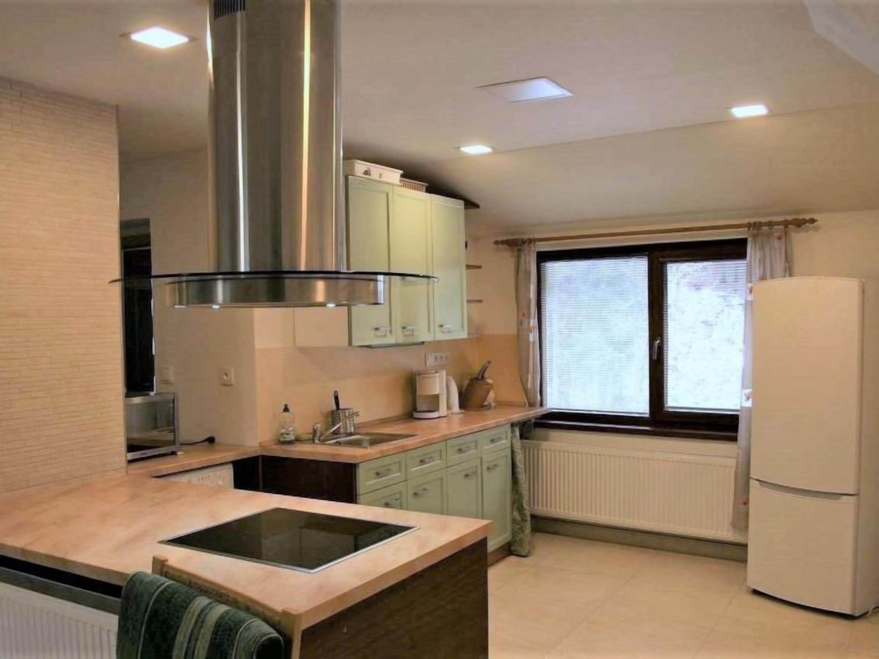 Réfrigérateur, micro-ondes, four, lave-vaisselle