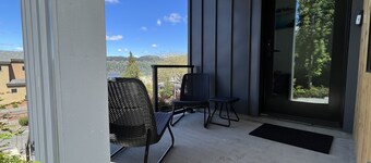 Downtown River View Oak St. Suite