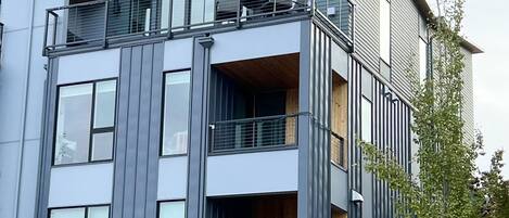 المنشأة من الخارج