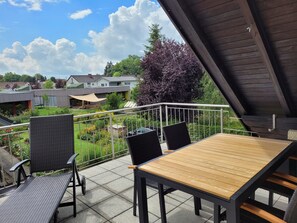 Outdoor dining - Holiday Apartment  "Allgäu" close to the Lake with Roof Terrace & Wi-Fi (Kißlegg)