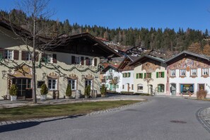 Exterior - Apartment Granat Near the Ski Lift with Mountain View, Wi-Fi & Balcony (Mittenwald)