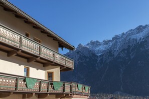 Exterior detail - Apartment Granat Near the Ski Lift with Mountain View, Wi-Fi & Balcony (Mittenwald)