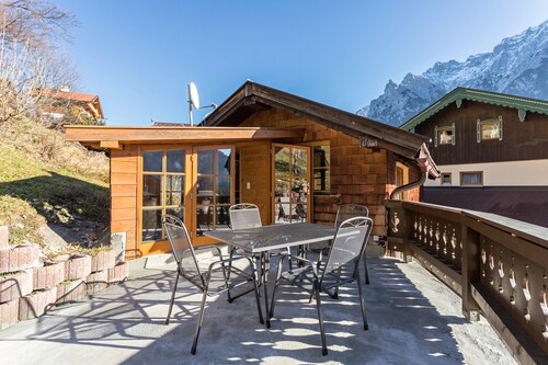 2-stöckige Ferienwohnung 'Rubin' in der Nähe des Skilifts mit Bergblick, WLAN und Terrasse