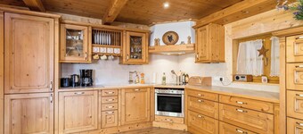 2-storey Apartment 'Rubin' Near the Ski Lift with Mountain View, Wi-Fi & Terrace