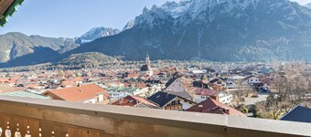 Apartment 'Bergkristall' Near the Ski Lift with Mountain View, Wi-Fi & Balcony