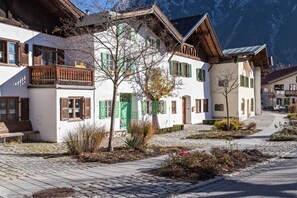 Exterior - Apartment 'Amethyst' Near the Ski Lift with Mountain View, Wi-Fi & Balcony (Mittenwald)