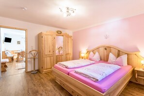 1 bedroom, free WiFi, bed sheets