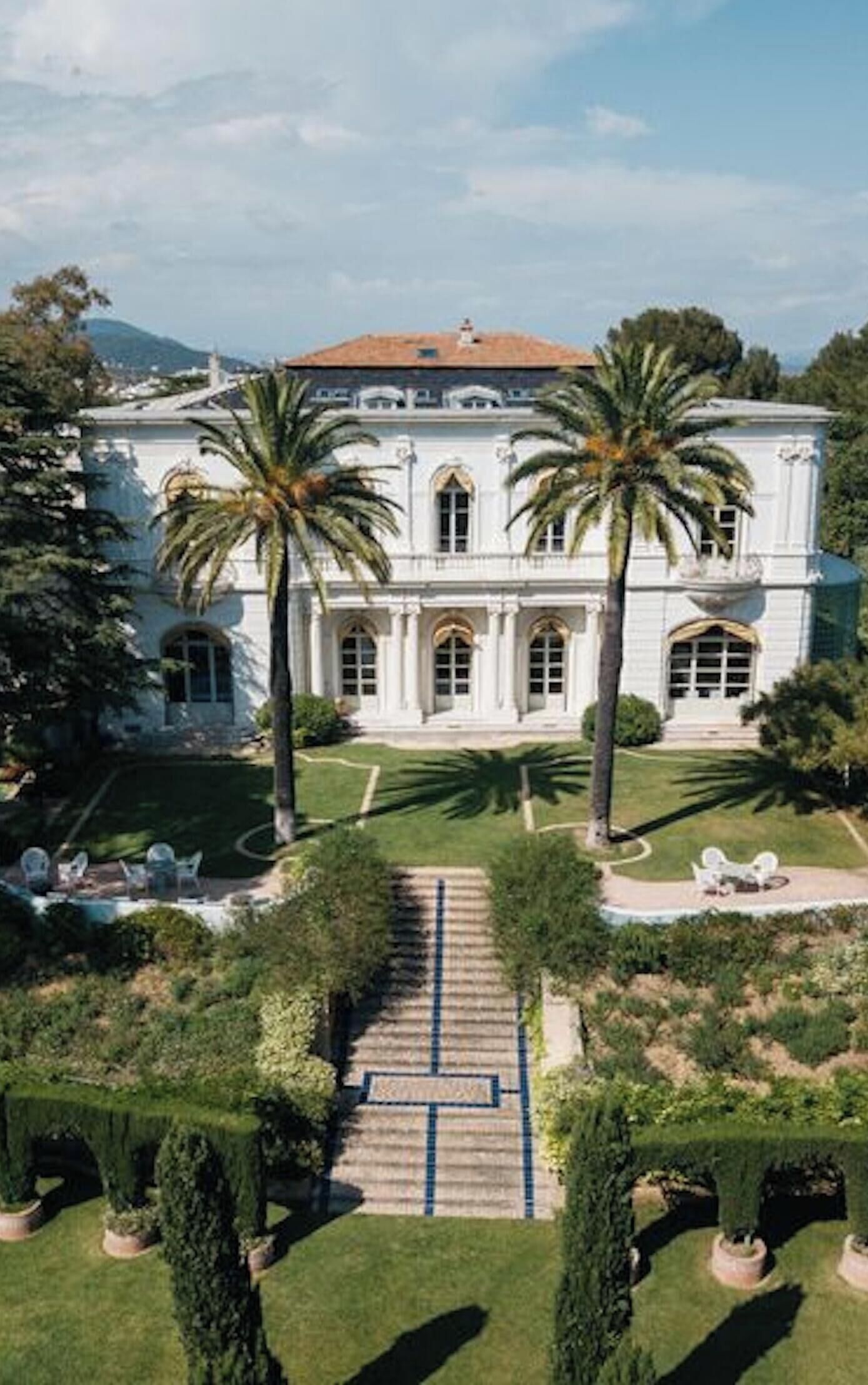 المنشأة من الخارج