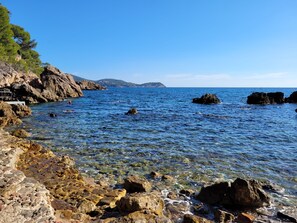 Beach - La Bastide - Provençal villa on the waterfront (Le Pradet)