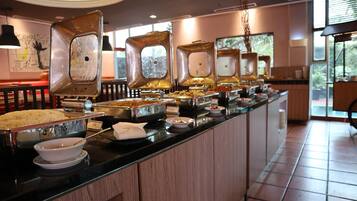 Colazione a buffet, servita tutte le mattine (105000 IDR a persona)