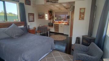 1 soverom, strykejern/-brett og sengetøy