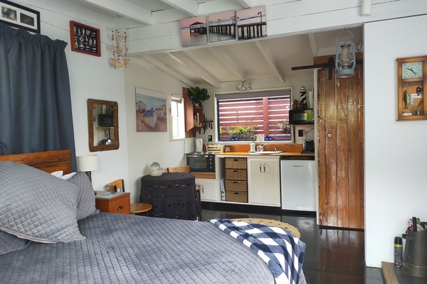 1 bedroom, iron/ironing board, bed sheets