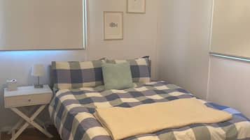 3 habitaciones, tabla de planchar con plancha, wifi y ropa de cama