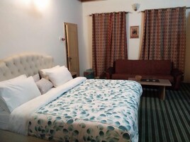 Chambre Deluxe Double ou avec lits jumeaux | Fer et planche à repasser, Wi-Fi gratuit