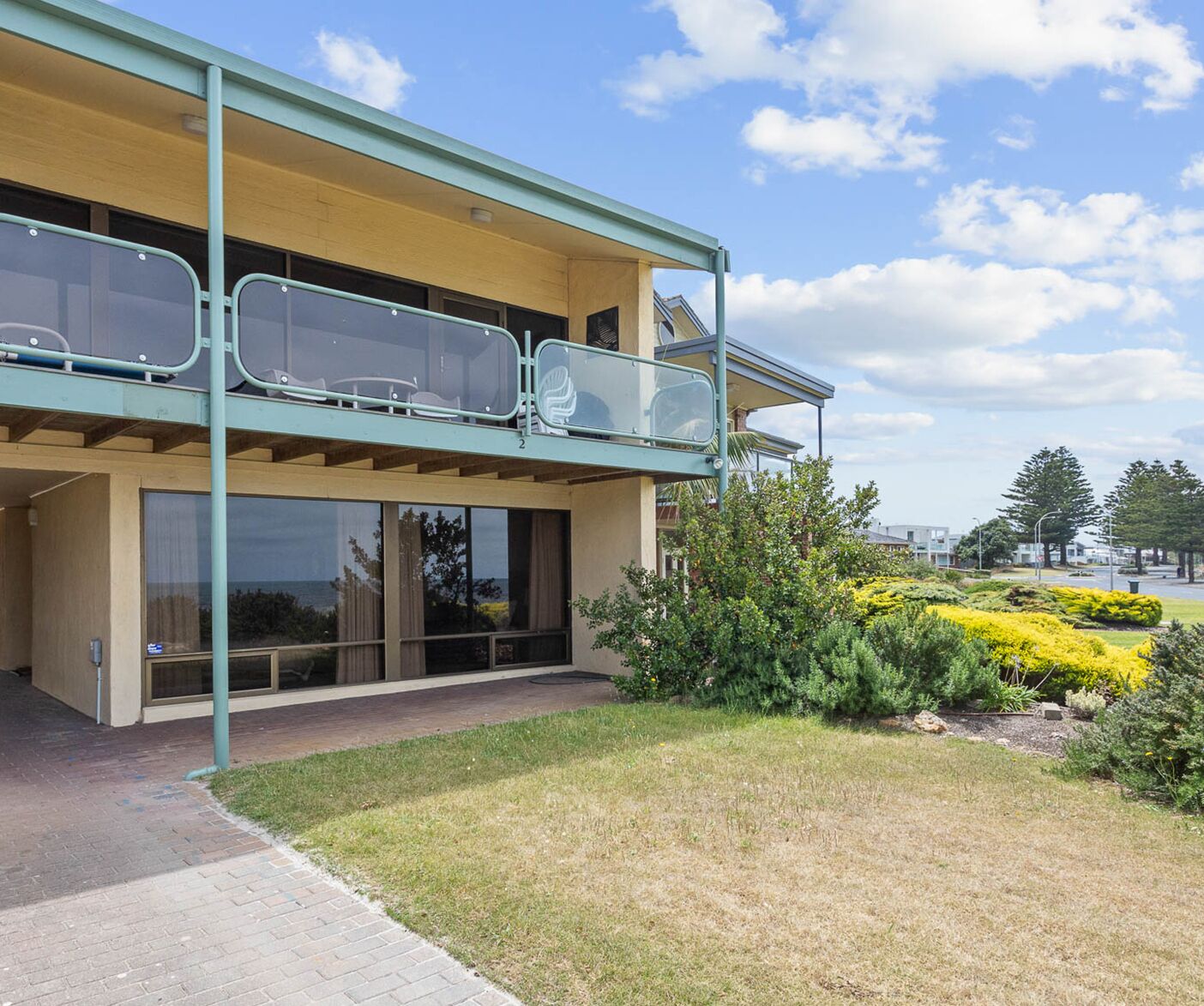 Esplanade 3BR Holiday Home with Beautiful Ocean Views — image 19