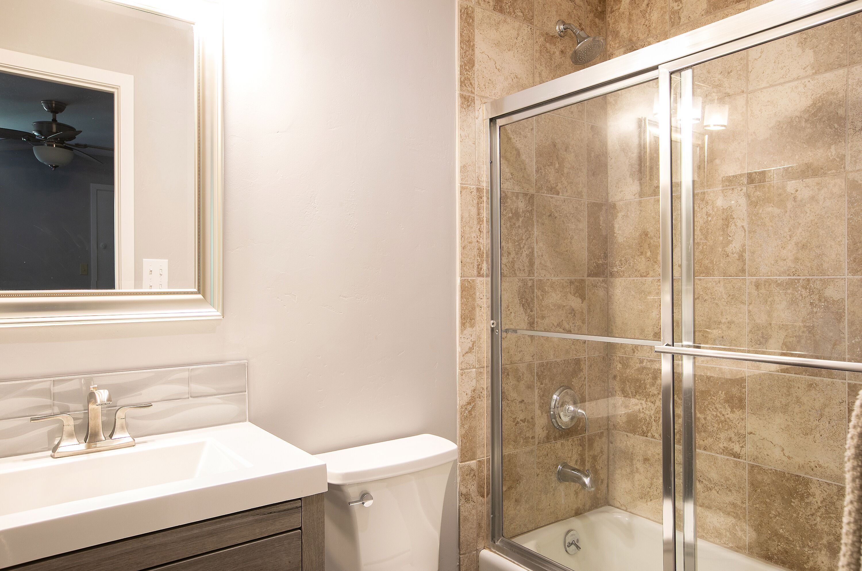 Combined shower/bathtub, hair dryer, towels, soap