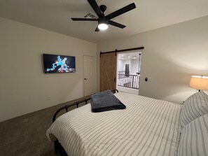 3 habitaciones, escritorio, tabla de planchar con plancha y wifi gratis 