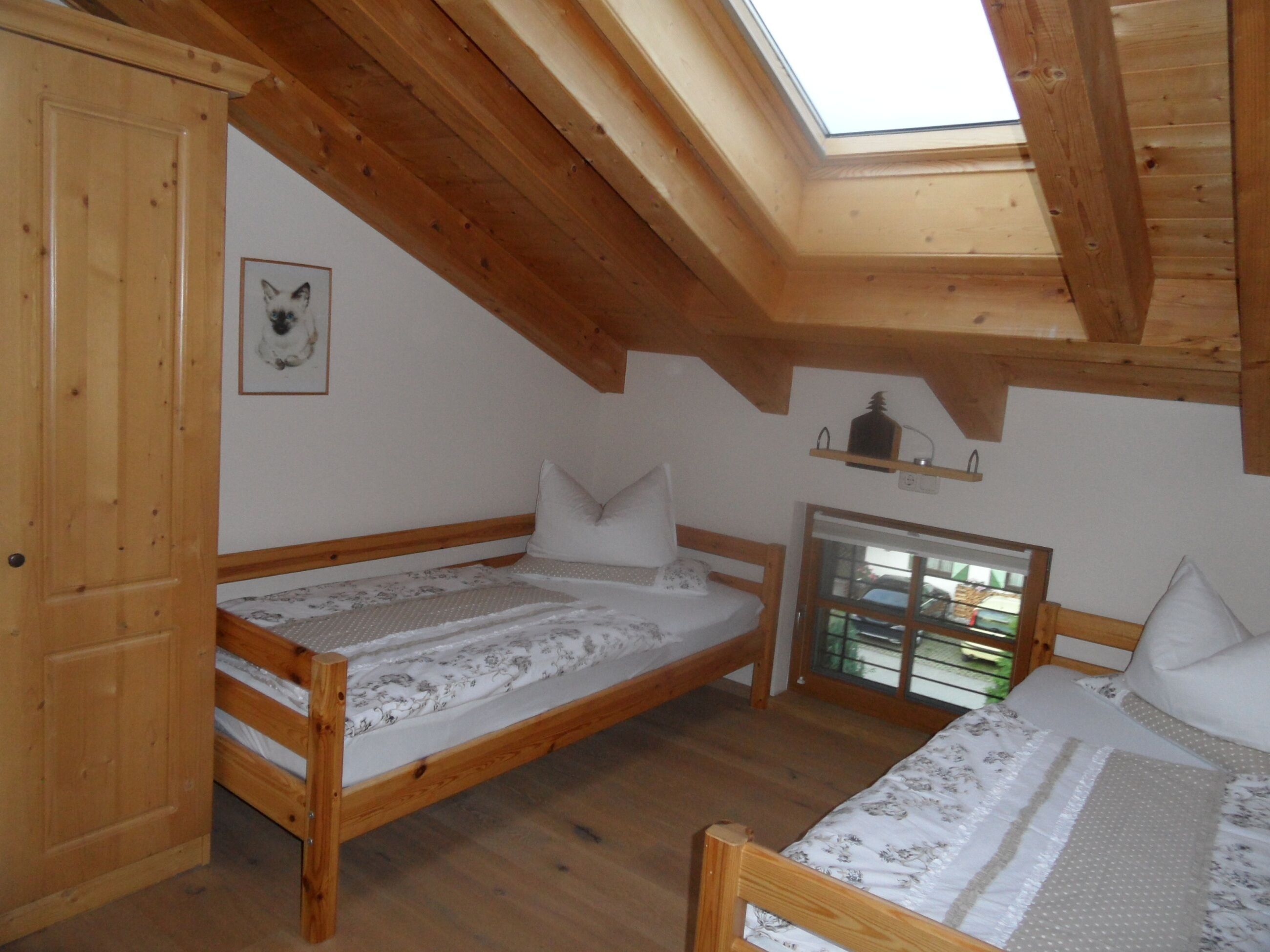 2 bedrooms, bed sheets