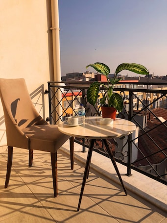 Deluxe Room | Terrace/patio