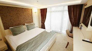 Superior Room | Egyptian cotton sheets, premium bedding, minibar, desk