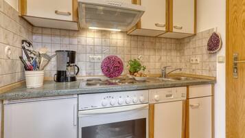 Kühlschrank, Ofen, Herdplatte, Geschirrspüler