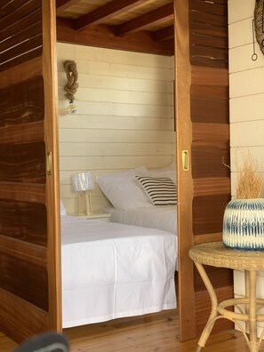 3 bedrooms, iron/ironing board, WiFi, bed sheets - TRADITIONAL WOODEN CHALET ON STILTS WITH SEA VIEW (Gruissan)