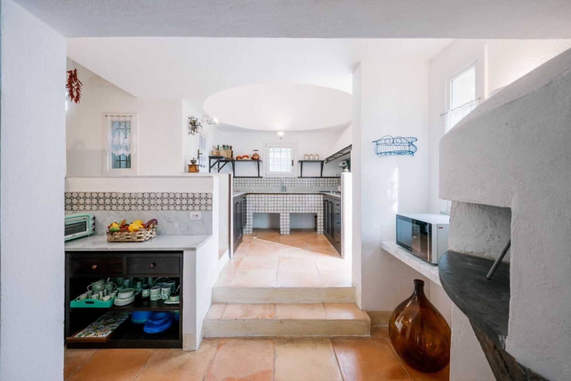 Frigorifero, microonde, forno, piano cottura