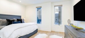 Condo, 3 Bedrooms