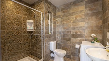 Combined shower/tub, hair dryer, towels, soap