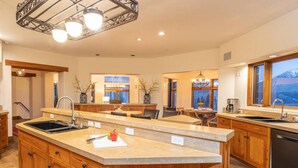 House, 5 Bedrooms | Private kitchen - Slopeside Villa by Exceptional Stays (Telluride)
