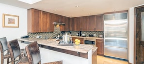 House, 2 Bedrooms | Private kitchen