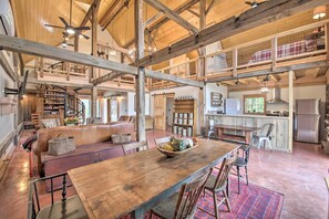 Interior - Bloomington Cabin: 4 Mi to Indiana University (Bloomington)