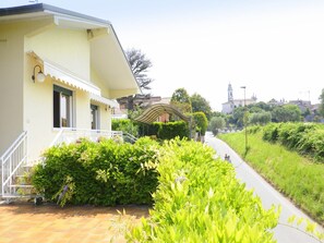 Property grounds - Holiday Home by Lake Garda with Garden (Lazise)