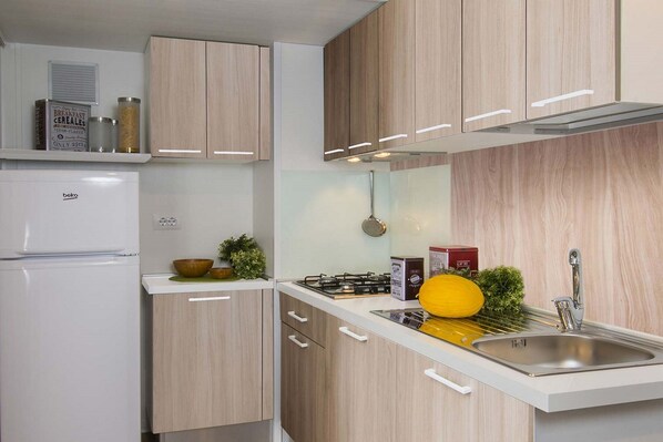 Réfrigérateur, chaise haute