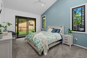 4 bedrooms, WiFi, bed sheets - JB's - Ocean, Bush, Pets, Expansive Living, Decks, Air-Con (Myola)
