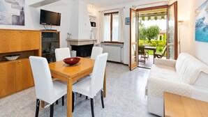 Living area - Apartment in Lazise with Lake View & Pool (Lazise)