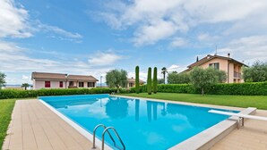 Pool - Apartment in Lazise with Lake View & Pool (Lazise)