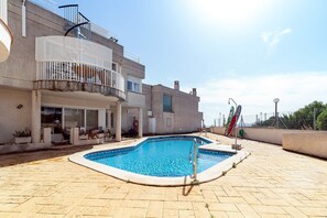 Pool - Holiday Home "House in first line of sea" with Garden, Terrace & Shared Pool (Sitges)