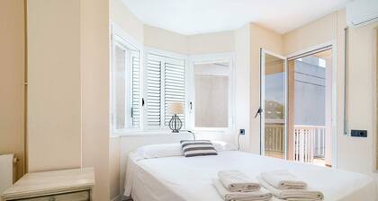 Holiday Home "House in first line of sea" with Garden, Terrace & Shared Pool
