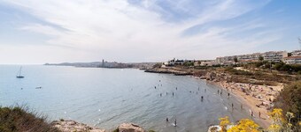 Holiday Home "House in first line of sea" with Garden, Terrace & Shared Pool