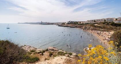 Holiday Home "House in first line of sea" with Garden, Terrace & Shared Pool