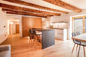 Interior - Brantenhof Design Apartment "Pomum" with Shared Garden, Sauna, Balcony & Wi-Fi (Kurtatsch)