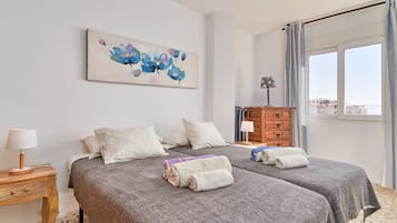 2 slaapkamers, een strijkplank/strijkijzer, gratis wifi, beddengoed