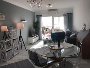 TV, stereo - Sunny Apartment on Burriana Beach with Sea View, Balcony, Wi-Fi & A/C (Nerja)