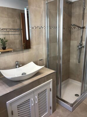 Shower, hair dryer, towels - Sunny Apartment on Burriana Beach with Sea View, Balcony, Wi-Fi & A/C (Nerja)
